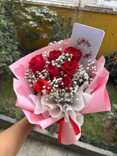 Ramo de 6 Rosas Rojas con Gypsophila - Delirio Florería