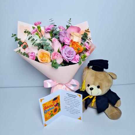 Ramo de 12 Rosas con Osito de Graduación - Delirio Florería