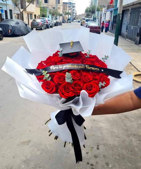 Ramo de 30 Rosas para Graduación - Delirio Florería