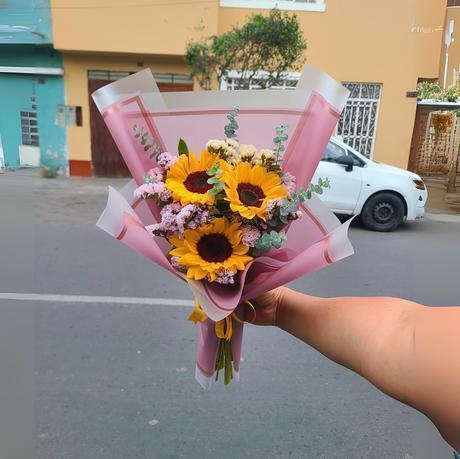 Ramo de 3 Girasoles con Statice - Delirio Florería