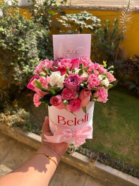 Ramo de 10 Rosas Rojas y Claveles - Delirio Florería