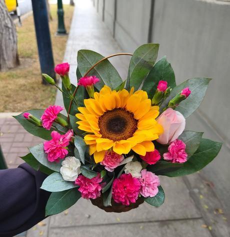 Canasta de Girasol y Rosa