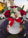 Mini Box de Rosas, Astromelias y Eucalipto - Delirio Florería