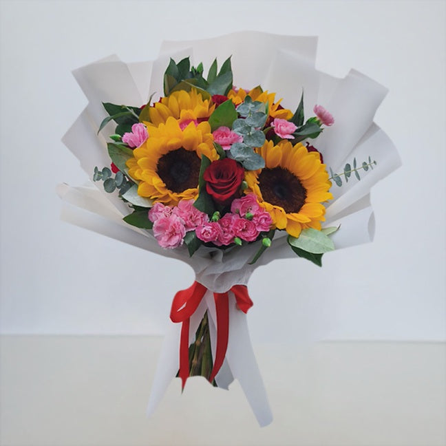 Girasoles, Rosas y Claveles - DELIRIO Florería